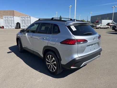 Used 2024 Toyota Corolla Cross XLE w/ Convenience Package image 5