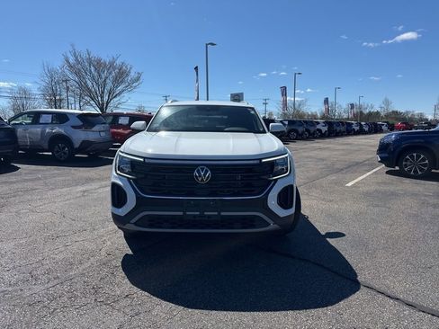 Used 2024 Volkswagen Atlas Cross Sport SE AWD/4WD image 8