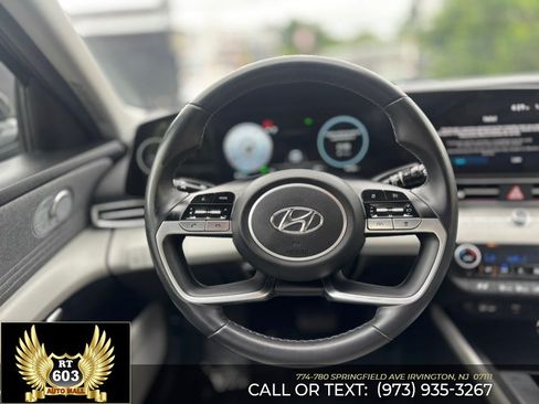 Used 2023 Hyundai Elantra Limited w/ Preferred Accessory Package FWD image 13