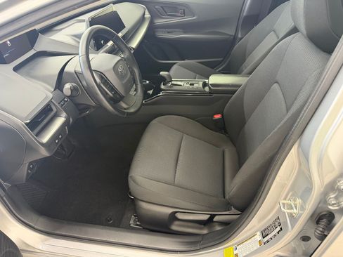 Used 2024 Toyota Prius LE FWD image 5
