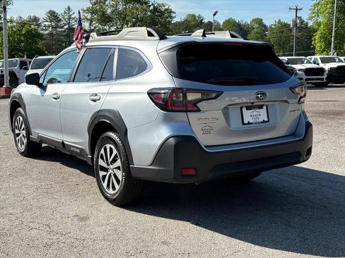 Used 2024 Subaru Outback Premium AWD/4WD image 7