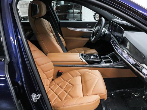 Certified 2023 BMW 740i RWD image 18