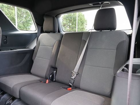 Used 2023 Chevrolet Traverse LT FWD image 41