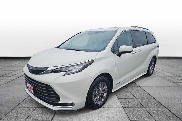 Used 2021 Toyota Sienna XLE w/ XLE Plus Package FWD image 1