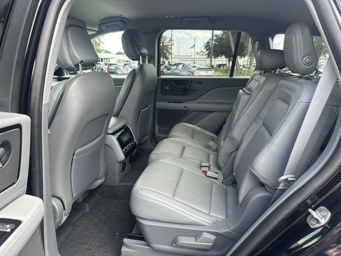 Used 2020 Lincoln Aviator Reserve w/ Elements Package Plus AWD/4WD image 31