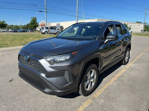 Used 2021 Toyota RAV4 LE AWD/4WD image 9