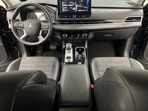 Used 2025 Mitsubishi Outlander SE AWD/4WD image 49