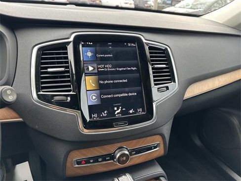 Used 2022 Volvo XC90 T6 Momentum image 25