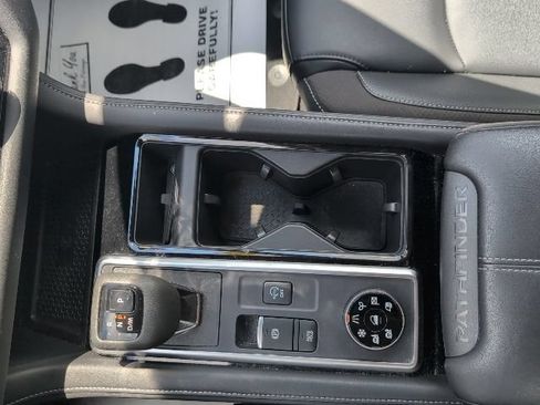 Used 2024 Nissan Pathfinder SL AWD/4WD image 20