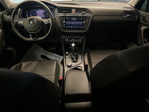 Used 2021 Volkswagen Tiguan SEL AWD/4WD image 9
