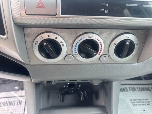 Used 2011 Toyota Tacoma 4x4 Double Cab w/ SR5 Pkg #2 image 19