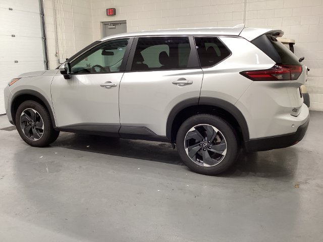 Used 2025 Nissan Rogue SV FWD image 4