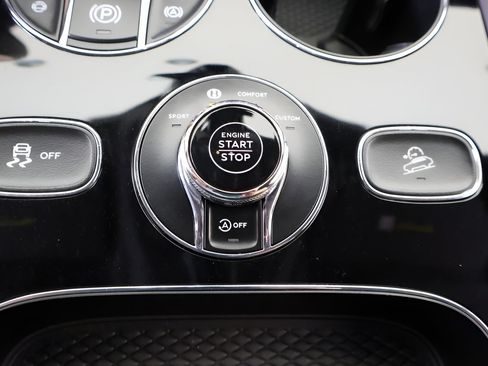 Used 2025 Bentley Bentayga Extended Wheelbase AWD/4WD image 29