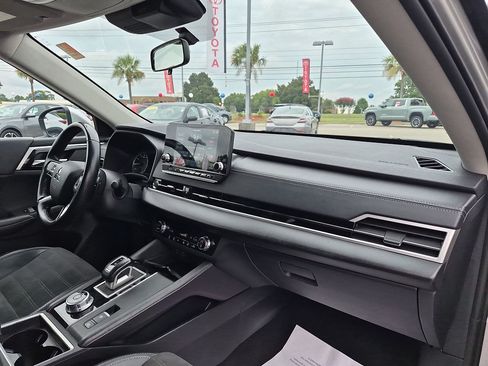 Used 2024 Mitsubishi Outlander SE FWD image 35