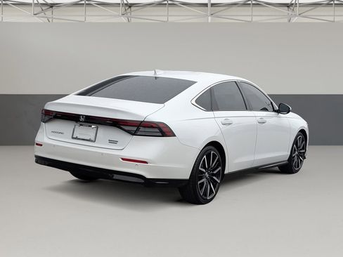 Used 2024 Honda Accord Touring image 11