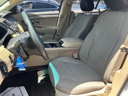 Used 2017 Ford Taurus SE FWD image 25
