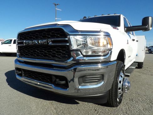 Used 2019 RAM 3500 Tradesman w/ Chrome Appearance Group image 11