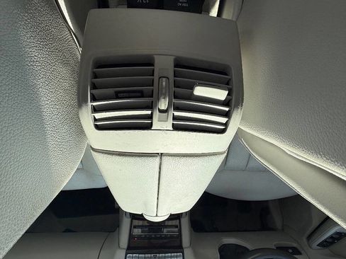 Used 2014 Mercedes-Benz E 550 4MATIC Sedan image 15