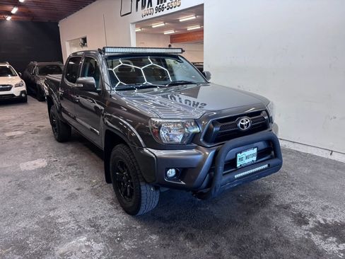 Used 2015 Toyota Tacoma 4x4 Double Cab w/ Convenience Package image 2