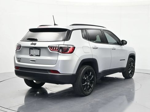 Used 2025 Jeep Compass Latitude w/ Altitude Special Edition AWD/4WD image 5