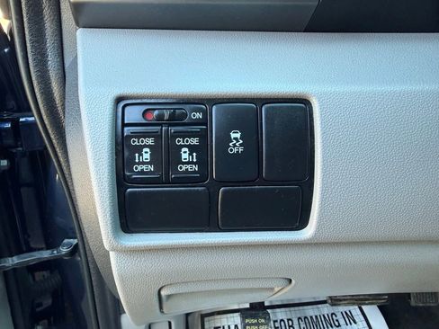 Used 2016 Honda Odyssey SE image 12