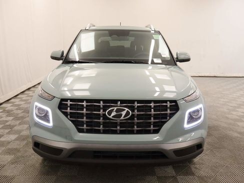 Used 2025 Hyundai Venue Limited image 3