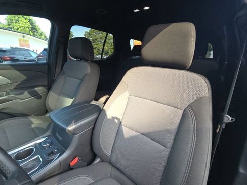 Used 2023 Chevrolet Traverse LT FWD image 24