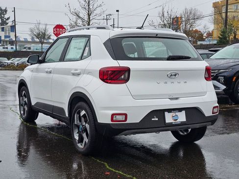 Used 2026 Hyundai Venue SEL FWD image 5