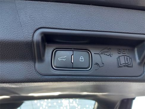 Used 2025 Ford Explorer ST-Line w/ ST-Line Street Pack image 12