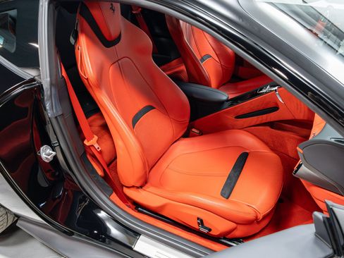 Used 2022 Ferrari Roma RWD image 27