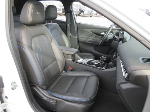 Used 2024 Buick Envista Sport Touring w/ Convenience I Package FWD image 21