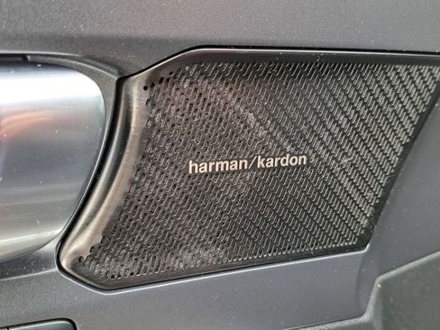 Used 2022 Volvo XC40 T5 R-Design w/ Advanced Package image 19