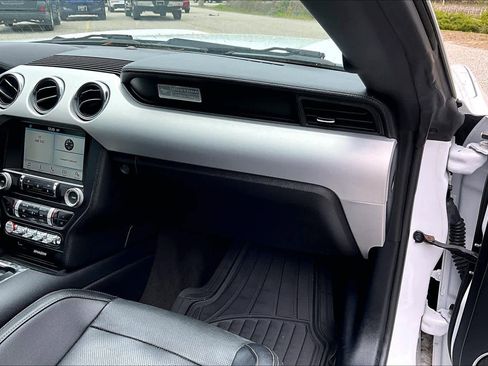 Used 2016 Ford Mustang Premium RWD image 19
