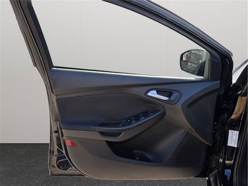 Used 2017 Ford Focus SE image 15