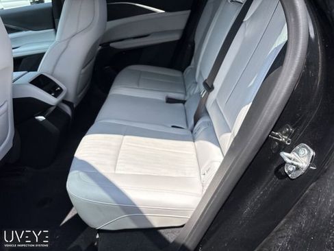Used 2024 Cadillac Lyriq Luxury AWD/4WD image 7