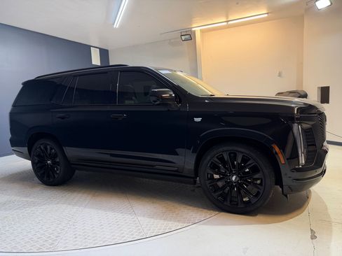 Certified 2025 Cadillac Escalade Sport Platinum w/ LPO, ONYX Package AWD/4WD image 6