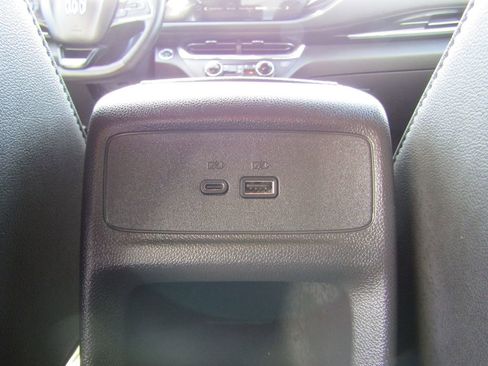 Used 2025 Buick Envista Preferred w/ Convenience I Package FWD image 36