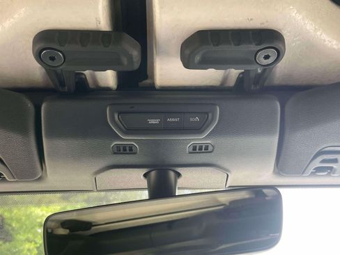 Used 2022 Jeep Wrangler Unlimited Sport AWD/4WD image 31
