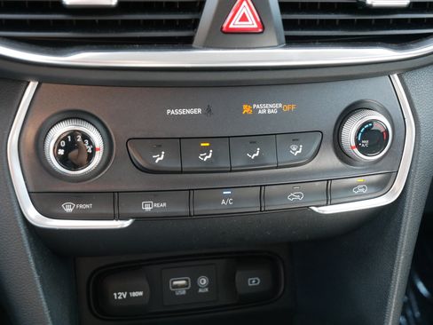 Used 2019 Hyundai Santa Fe SE AWD/4WD image 23
