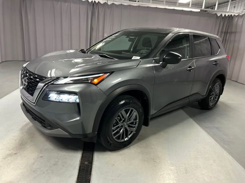 Used 2022 Nissan Rogue S image 3