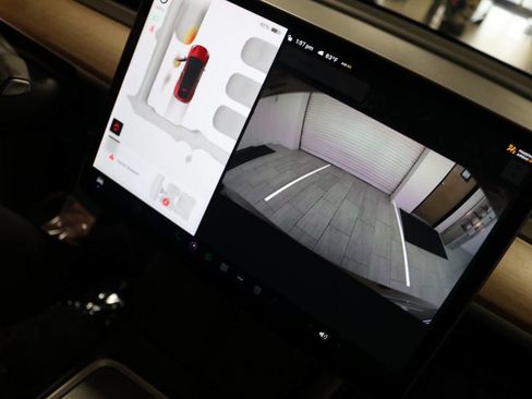 Used 2023 Tesla Model Y Performance image 27