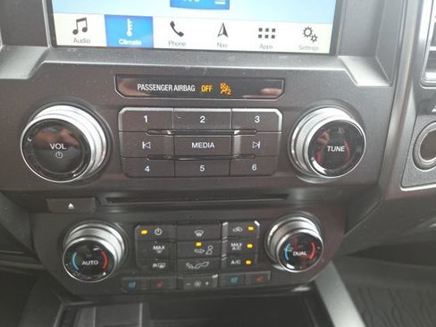Used 2017 Ford F150 Lariat w/ Equipment Group 502A Luxury AWD/4WD image 31