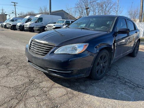Used 2012 Chrysler 200 Touring w/ Cold Weather Group image 4