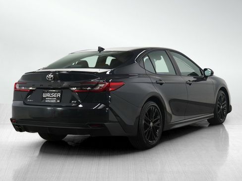 Used 2025 Toyota Camry SE image 5