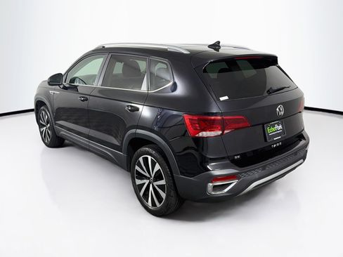 Used 2023 Volkswagen Taos SE FWD image 5