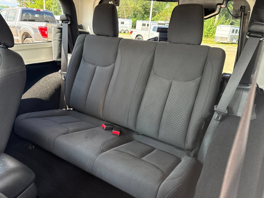 Used 2018 Jeep Wrangler Sport AWD/4WD image 9