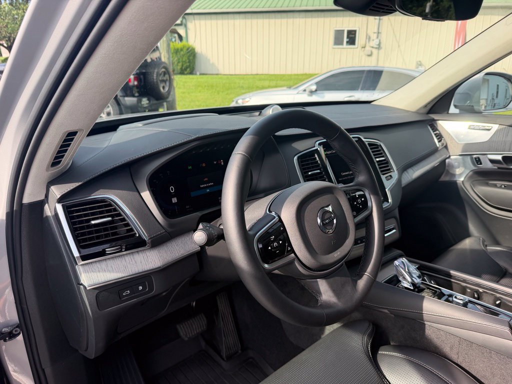 Used 2025 Volvo XC90 T8 Ultra AWD/4WD image 13