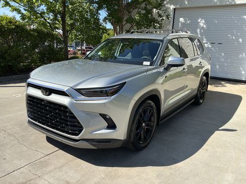 Used 2024 Toyota Grand Highlander Limited image 5