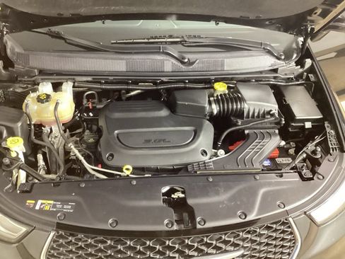 Used 2022 Chrysler Pacifica Touring-L FWD image 27