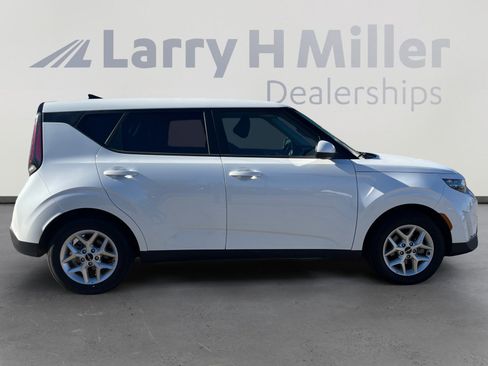 Used 2025 Kia Soul LX image 6